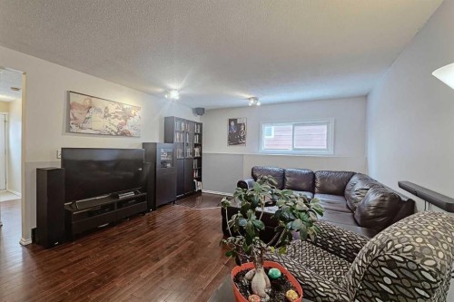 15 Edgeland Mews Nw, Calgary, AB - Indoor Photo Showing Living Room