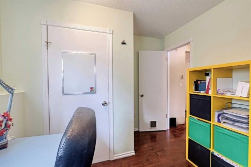 15 Edgeland Mews Nw, Calgary, AB - Indoor Photo Showing Other Room