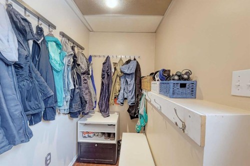 15 Edgeland Mews Nw, Calgary, AB - Indoor With Storage