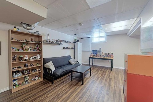 15 Edgeland Mews Nw, Calgary, AB - Indoor Photo Showing Other Room