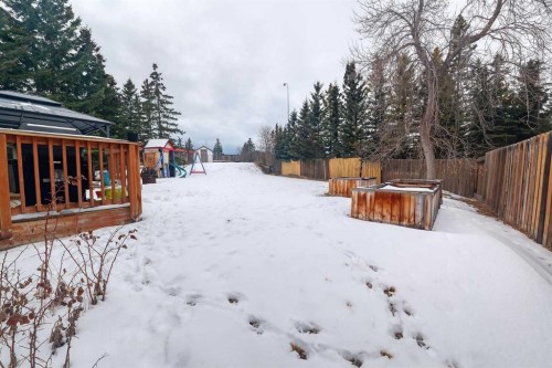 15 Edgeland Mews Nw, Calgary, AB - Outdoor