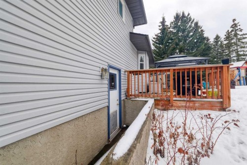 15 Edgeland Mews Nw, Calgary, AB - Outdoor With Exterior