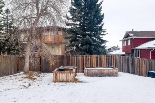 15 Edgeland Mews Nw, Calgary, AB - Outdoor