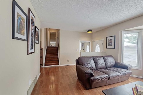 15 Edgeland Mews Nw, Calgary, AB - Indoor Photo Showing Living Room