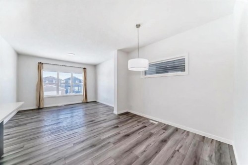 615 Lucas Boulevard Nw, Calgary, AB - Indoor Photo Showing Other Room