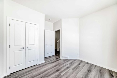 615 Lucas Boulevard Nw, Calgary, AB - Indoor Photo Showing Other Room