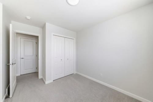 615 Lucas Boulevard Nw, Calgary, AB - Indoor Photo Showing Other Room