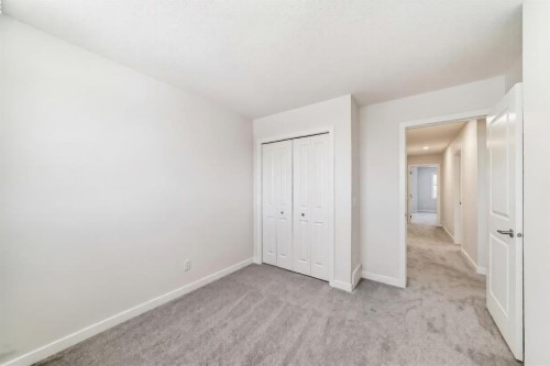 615 Lucas Boulevard Nw, Calgary, AB - Indoor Photo Showing Other Room