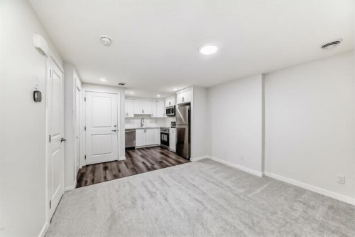615 Lucas Boulevard Nw, Calgary, AB - Indoor Photo Showing Other Room