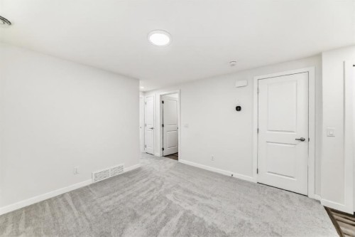 615 Lucas Boulevard Nw, Calgary, AB - Indoor Photo Showing Other Room