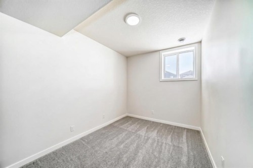 615 Lucas Boulevard Nw, Calgary, AB - Indoor Photo Showing Other Room