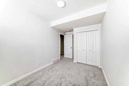 615 Lucas Boulevard Nw, Calgary, AB - Indoor Photo Showing Other Room