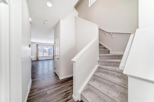 615 Lucas Boulevard Nw, Calgary, AB - Indoor Photo Showing Other Room