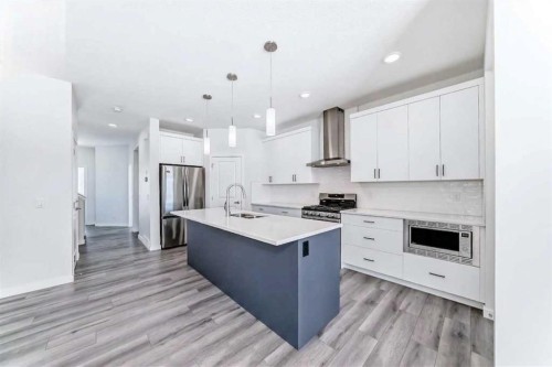 615 Lucas Boulevard Nw, Calgary, AB - Indoor Photo Showing Kitchen With Upgraded Kitchen