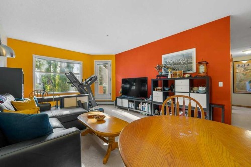 215-200 Lincoln Way Sw, Calgary, AB - Indoor Photo Showing Living Room