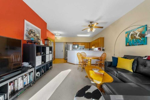 215-200 Lincoln Way Sw, Calgary, AB - Indoor Photo Showing Other Room