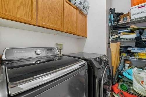 215-200 Lincoln Way Sw, Calgary, AB - Indoor Photo Showing Laundry Room