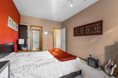 215-200 Lincoln Way Sw, Calgary, AB - Indoor Photo Showing Bedroom