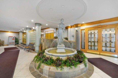 215-200 Lincoln Way Sw, Calgary, AB - Indoor Photo Showing Other Room