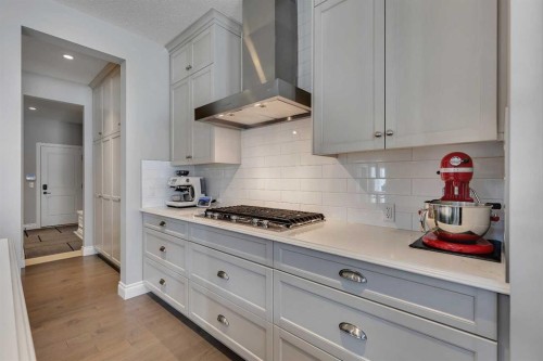 393 Evansborough Way Nw, Calgary, AB - Indoor Photo Showing Kitchen