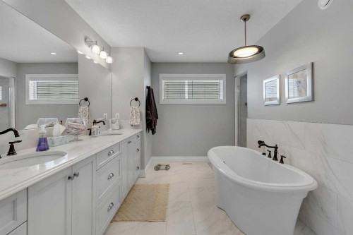 393 Evansborough Way Nw, Calgary, AB - Indoor Photo Showing Bathroom