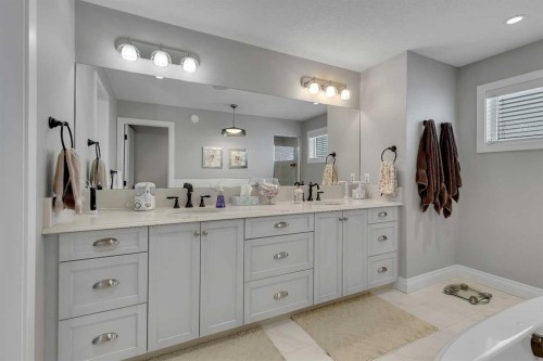 393 Evansborough Way Nw, Calgary, AB - Indoor Photo Showing Bathroom