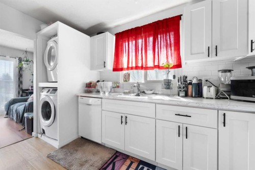 1827 46 Street Se, Calgary, AB - Indoor Photo Showing Laundry Room