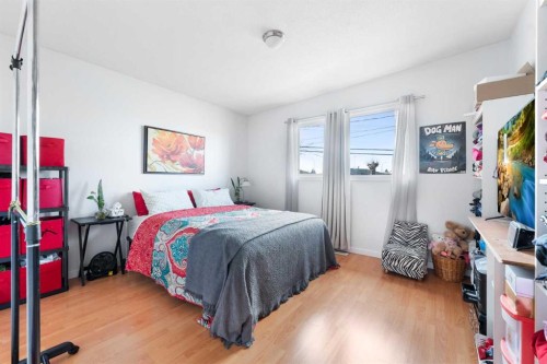 1827 46 Street Se, Calgary, AB - Indoor Photo Showing Bedroom