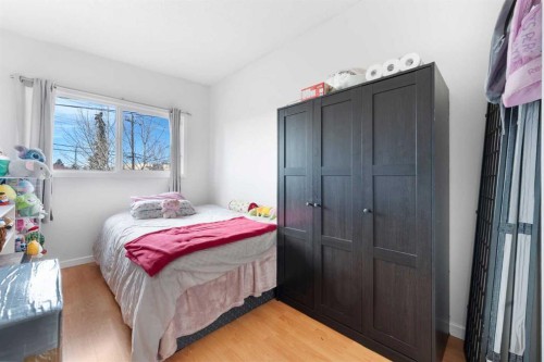 1827 46 Street Se, Calgary, AB - Indoor Photo Showing Bedroom