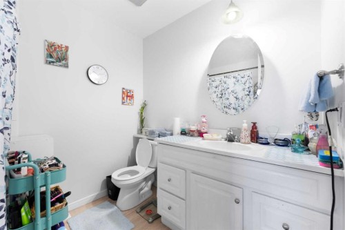 1827 46 Street Se, Calgary, AB - Indoor Photo Showing Bathroom