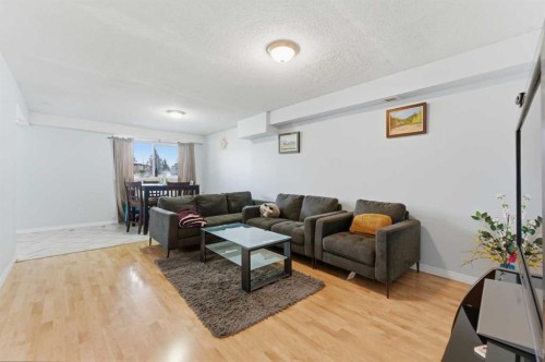 1827 46 Street Se, Calgary, AB - Indoor Photo Showing Living Room