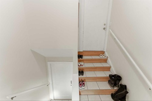 1827 46 Street Se, Calgary, AB - Indoor Photo Showing Other Room