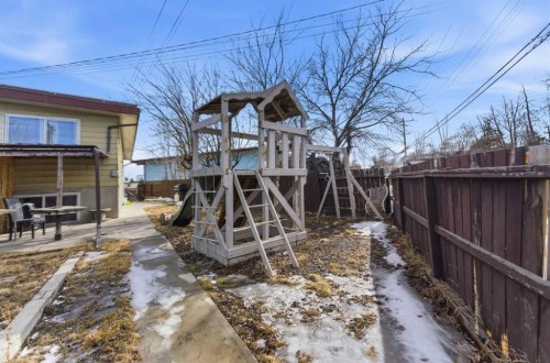 1827 46 Street Se, Calgary, AB - Outdoor