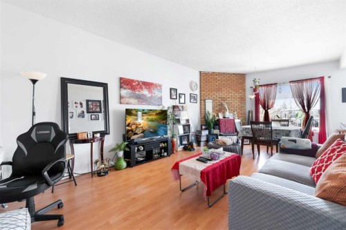 1827 46 Street Se, Calgary, AB - Indoor Photo Showing Living Room