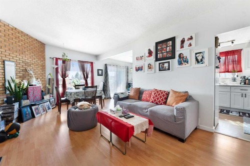 1827 46 Street Se, Calgary, AB - Indoor Photo Showing Living Room