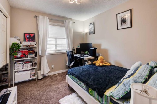 52 Bridlemeadows Common Sw, Calgary, AB - Indoor Photo Showing Bedroom