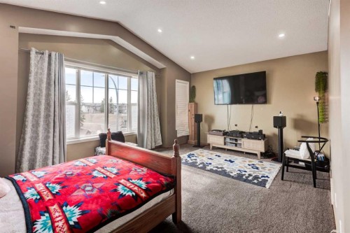 52 Bridlemeadows Common Sw, Calgary, AB - Indoor Photo Showing Bedroom