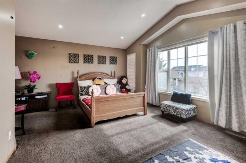 52 Bridlemeadows Common Sw, Calgary, AB - Indoor Photo Showing Bedroom