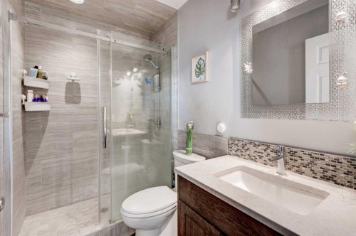 52 Bridlemeadows Common Sw, Calgary, AB - Indoor Photo Showing Bathroom