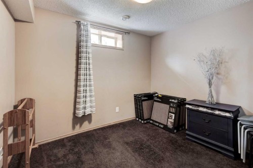 52 Bridlemeadows Common Sw, Calgary, AB - Indoor Photo Showing Other Room