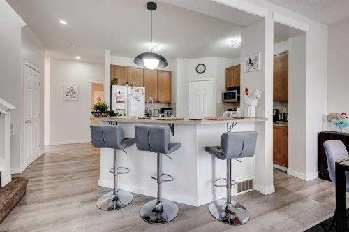 52 Bridlemeadows Common Sw, Calgary, AB - Indoor Photo Showing Kitchen
