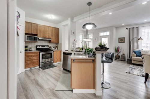52 Bridlemeadows Common Sw, Calgary, AB - Indoor Photo Showing Kitchen