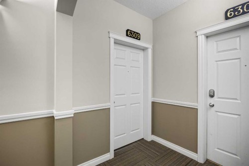 6309-14 Hemlock Crescent Sw, Calgary, AB - Indoor Photo Showing Other Room