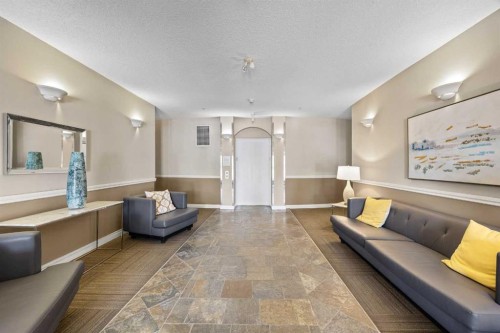 6309-14 Hemlock Crescent Sw, Calgary, AB - Indoor Photo Showing Other Room