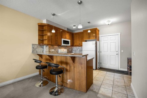 6309-14 Hemlock Crescent Sw, Calgary, AB - Indoor Photo Showing Kitchen