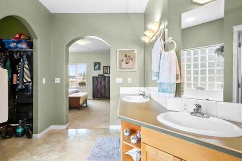 35 Lake Ridge, Olds, AB - Indoor Photo Showing Bathroom