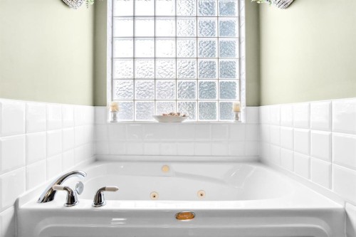 35 Lake Ridge, Olds, AB - Indoor Photo Showing Bathroom