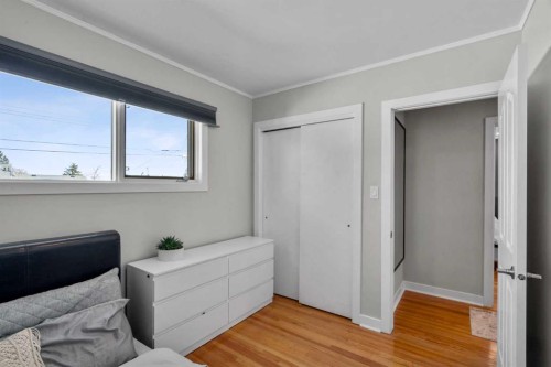 6112 Buckthorn Road Nw, Calgary, AB - Indoor Photo Showing Bedroom