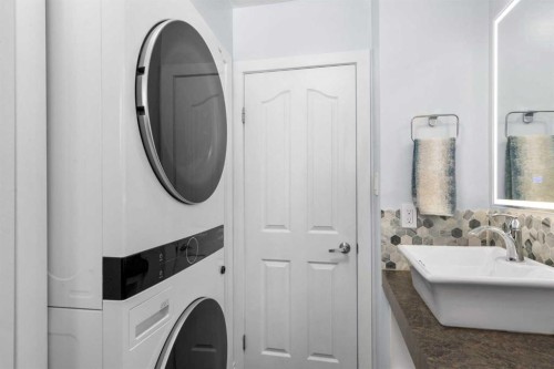 6112 Buckthorn Road Nw, Calgary, AB - Indoor Photo Showing Laundry Room