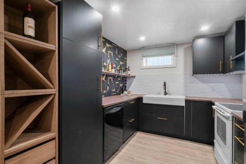 6112 Buckthorn Road Nw, Calgary, AB - Indoor Photo Showing Kitchen